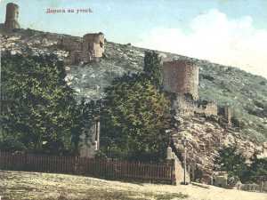 Вид на крепость Чембало. Открытка начала XX века.